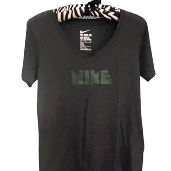 Nike Sportswear Women's T-Shirt Grey Short Sleeve Crew Neck Casual Top Sz Medium - Picture 1 of 3